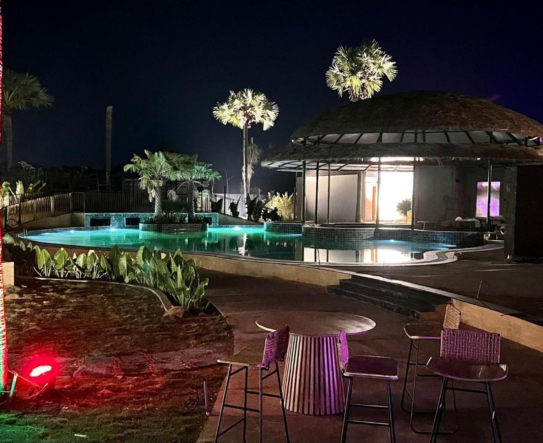 V Hotels And Resorts Chirala Kültér fotó